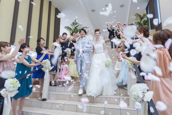 神様からの贈り物 雨の日の結婚式って実は縁起がいいって知ってる スタッフブログ 新潟県長岡市の結婚式場長岡ベルナール 公式 新潟の結婚式 結婚 式場